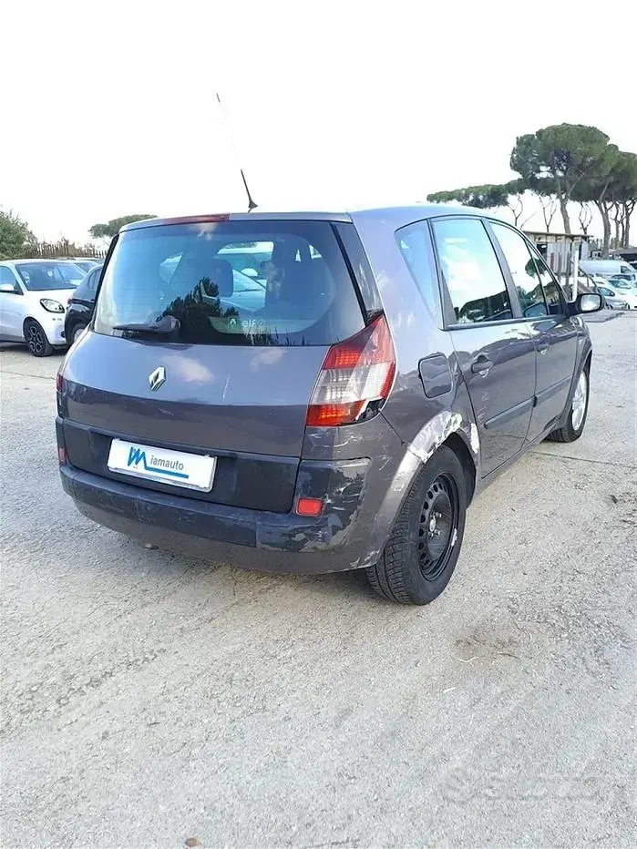 Usata Renault Grand Scénic 131 CV (96 kW) 2005 Grigio Monovolume