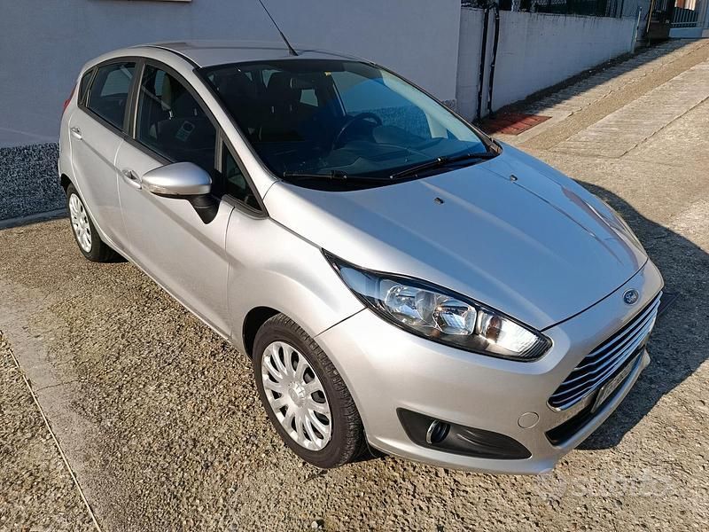 Usata Ford Fiesta Business Edition 75 CV (55 kW) 2016 Grigio Berlina