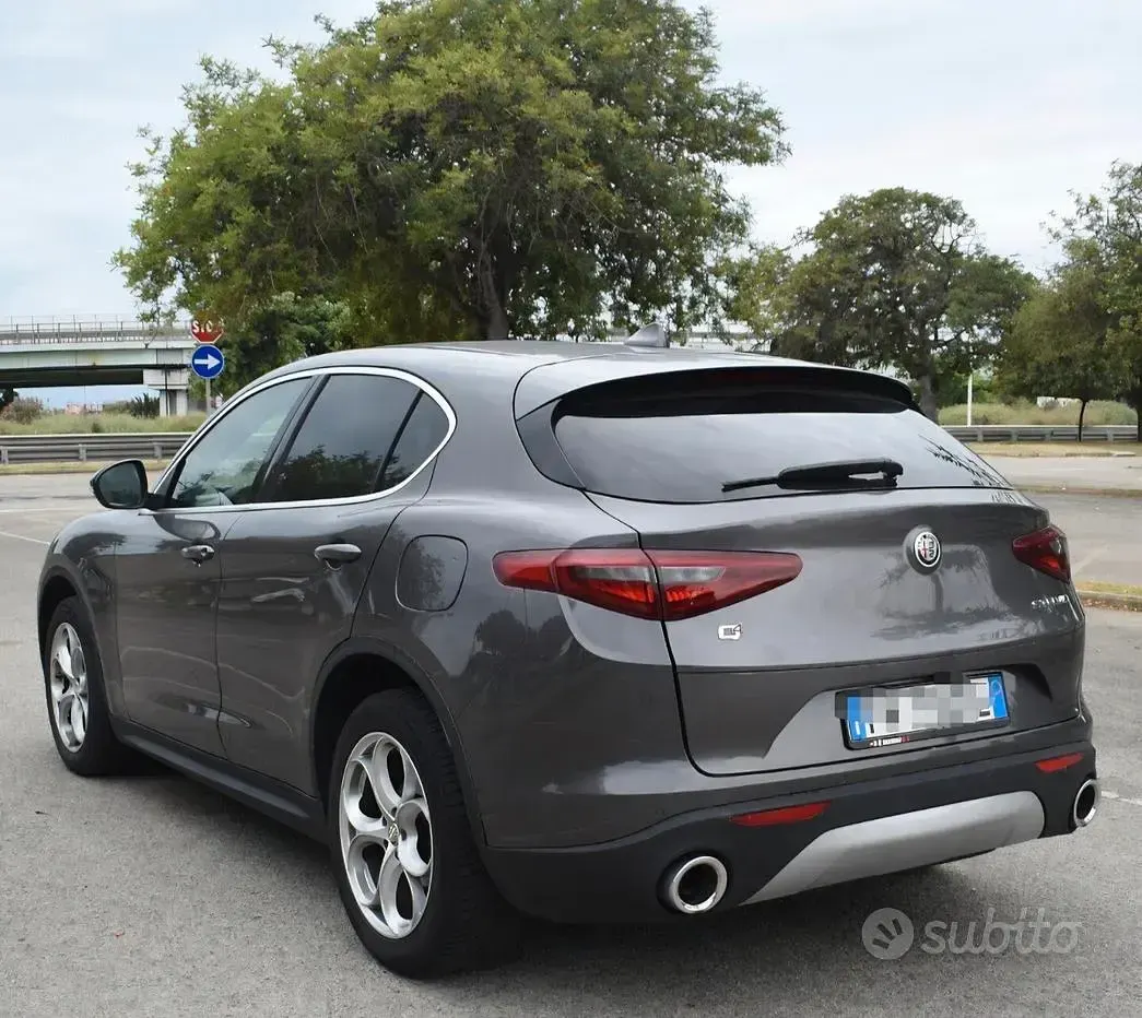 Usata Alfa Romeo Stelvio Super 210 CV (154 kW) 2017 Grigio SUV