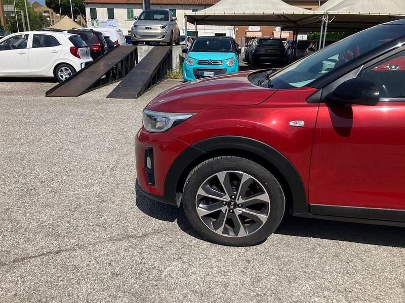 Usata Kia Stonic Style 99 CV (72 kW) 2018 Rosso SUV
