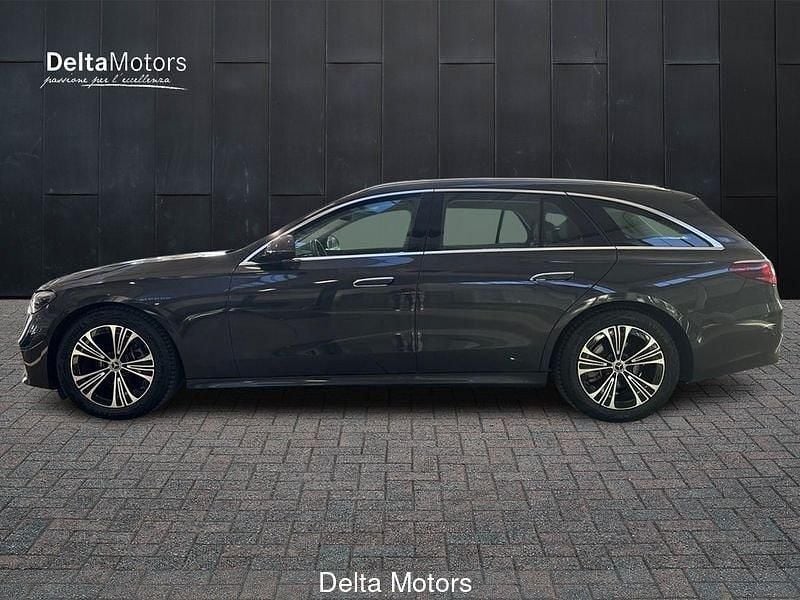Usata Mercedes E220 Advanced 197 CV (144 kW) 2024 Grigio Station wagon