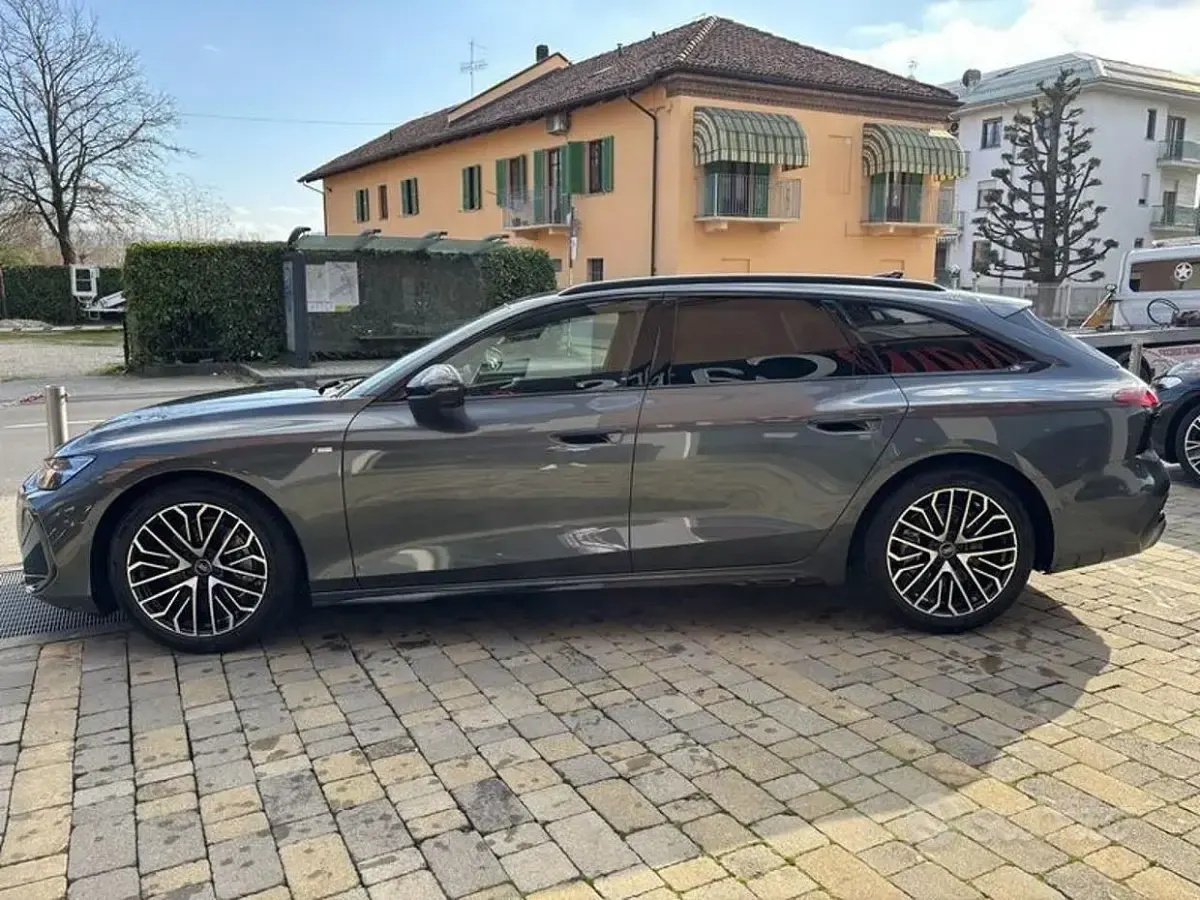 Nuova Audi A6 S-Line 204 CV (150 kW) 2025 Giallo Station wagon
