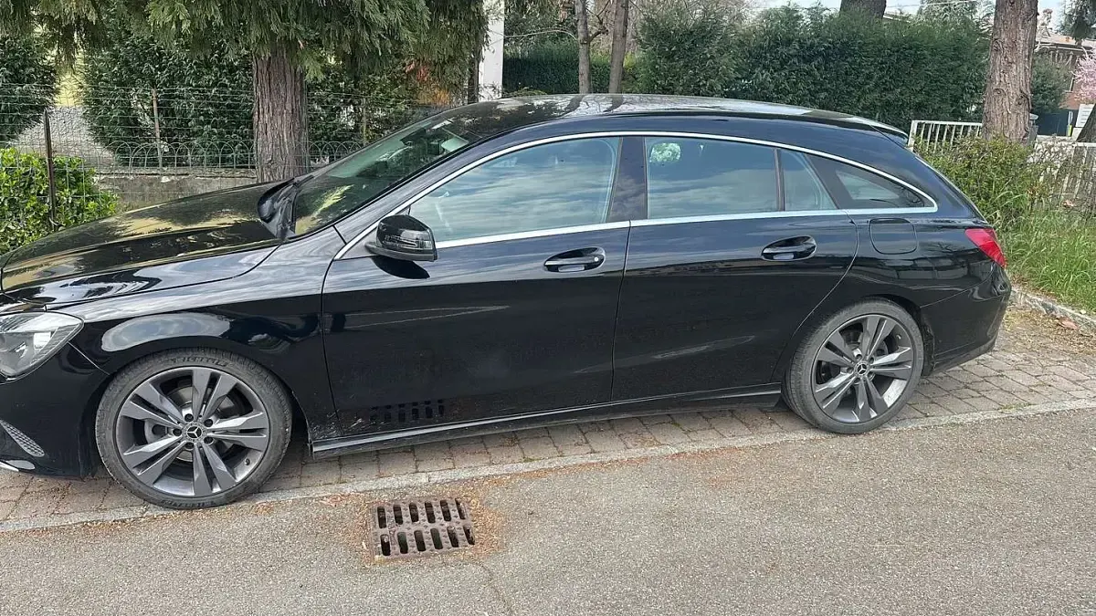 Usata Mercedes CLA180 Shooting Brake 109 CV (80 kW) 2018 Nero Station wagon