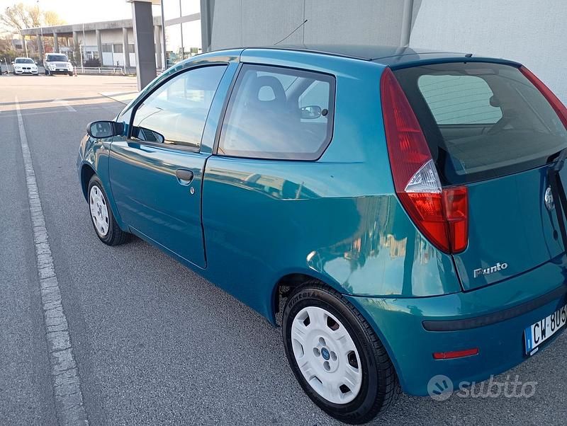 Usata Fiat Punto Dynamic 59 CV (43 kW) 2006 Blu Utilitaria
