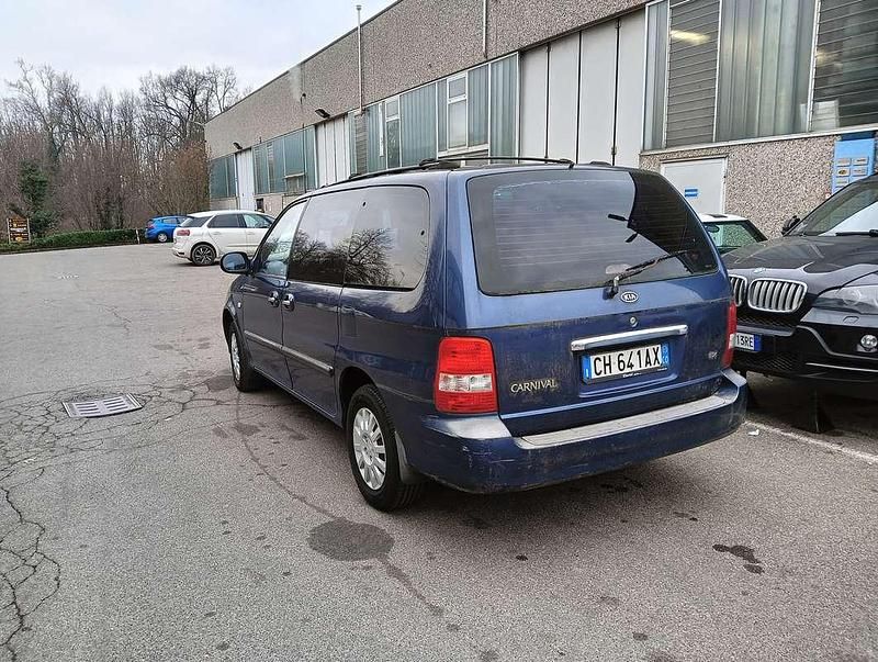 Usata Kia Carnival Comfort 144 CV (105 kW) 2003 Blu/azzurro Monovolume
