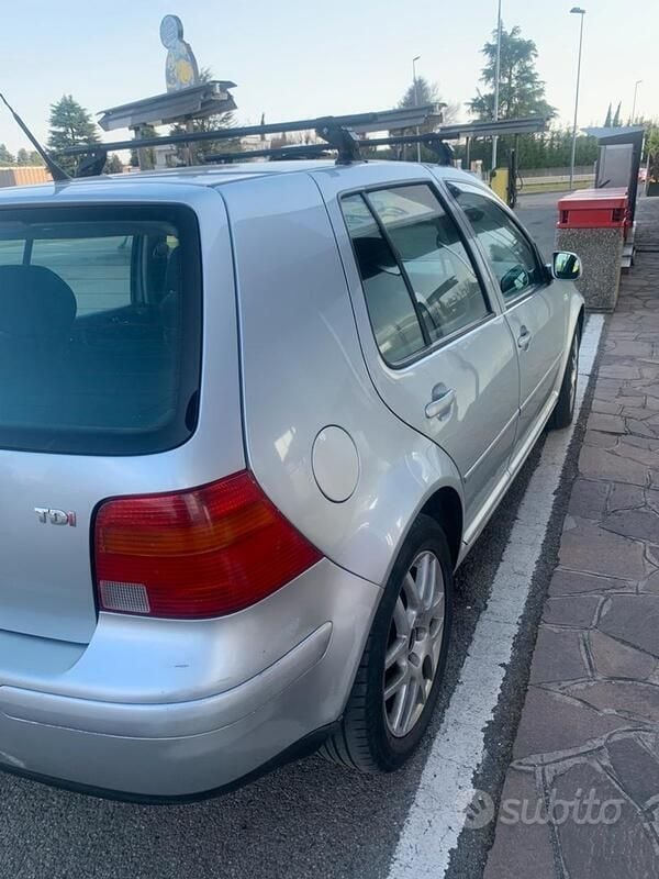 Grigio Usata 2003 VW Golf IV Tre volumi | 1000 € (Ottimo prezzo) - Immagine 1/4
