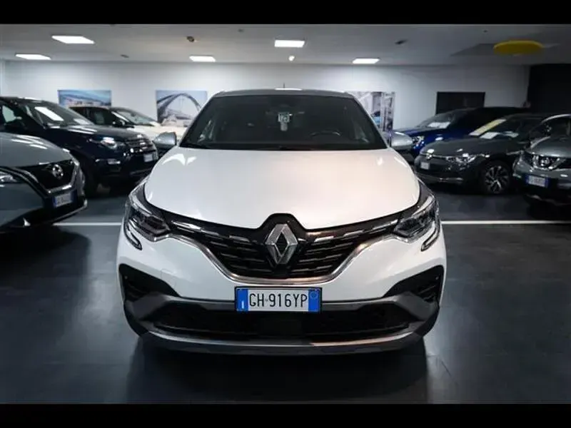 Usata Renault Captur RS Line 145 CV (106 kW) 2022 Grigio chiaro SUV