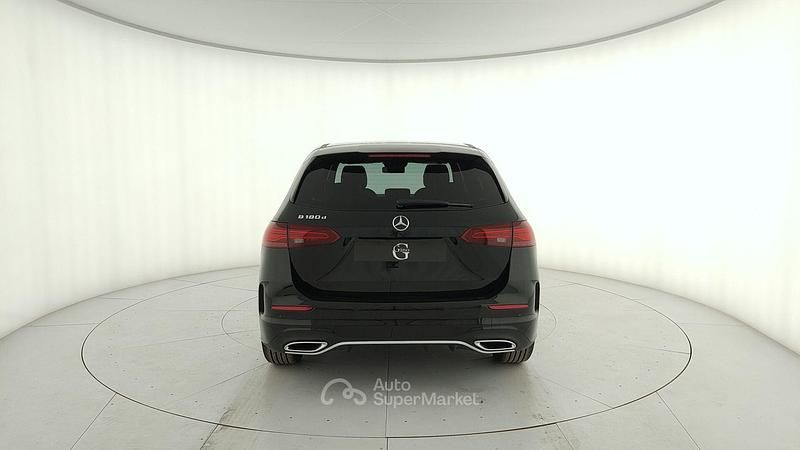 Nuova Mercedes B180 116 CV (85 kW) 2026 Nero Monovolume