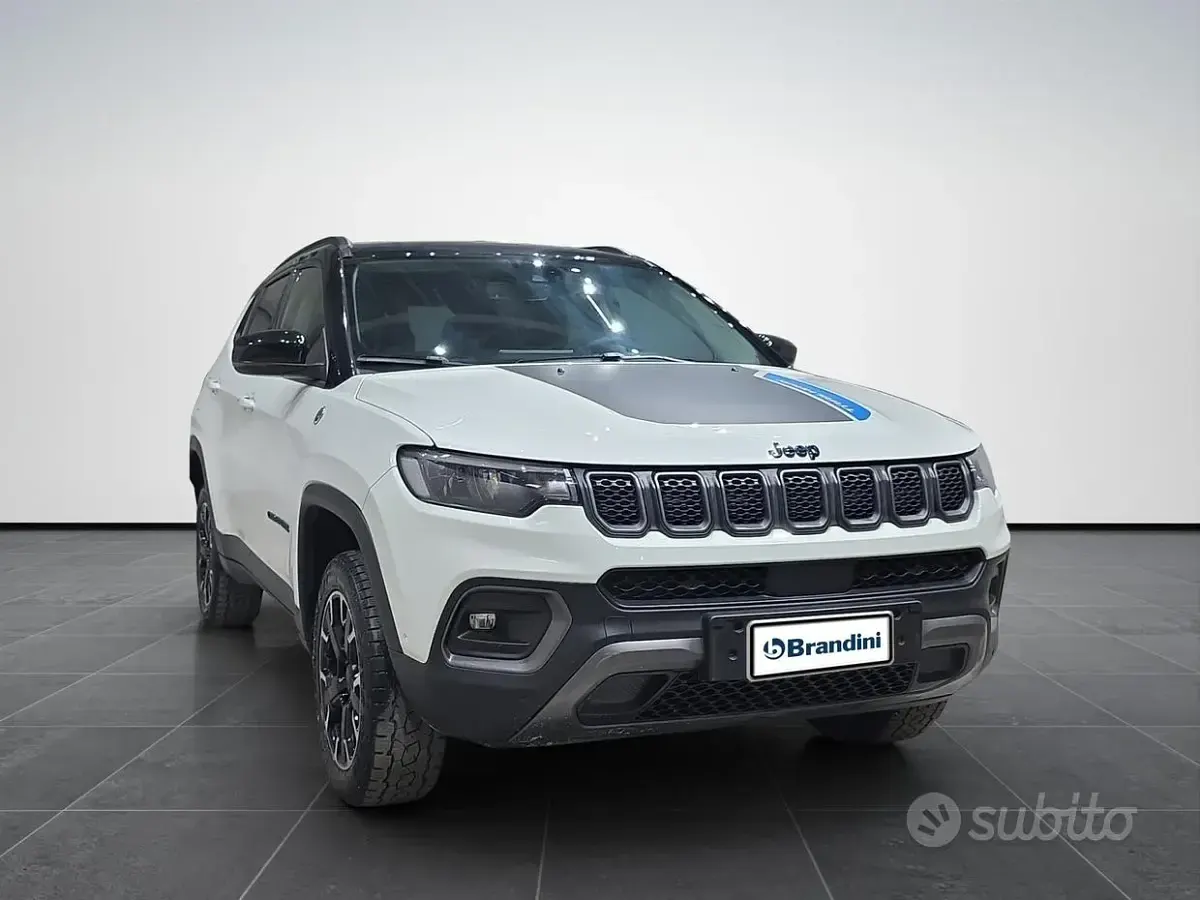 Usata Jeep Compass Trailhawk 179 CV (131 kW) 2023 Bianco / tetto nero SUV