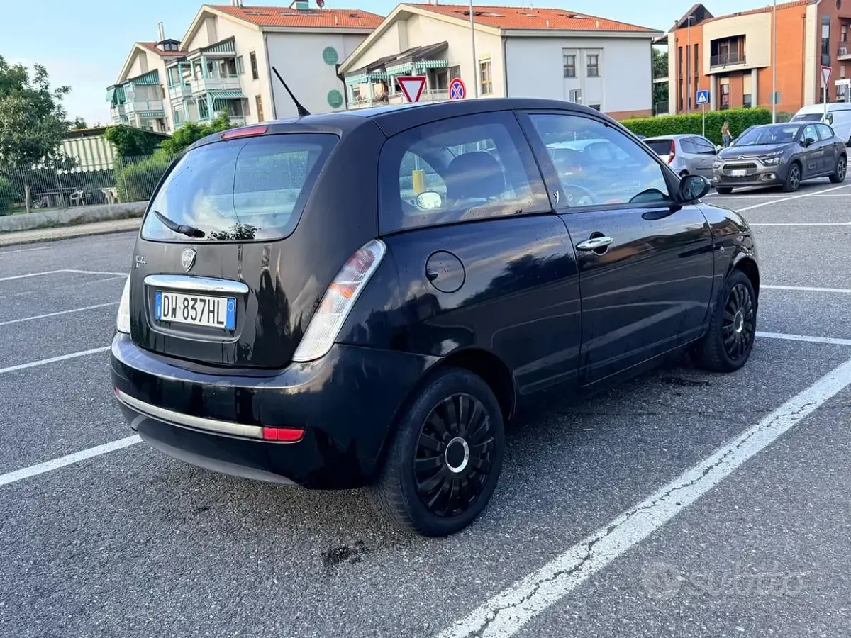 Usata Lancia Ypsilon 60 CV (44 kW) 2009 Nero Utilitaria