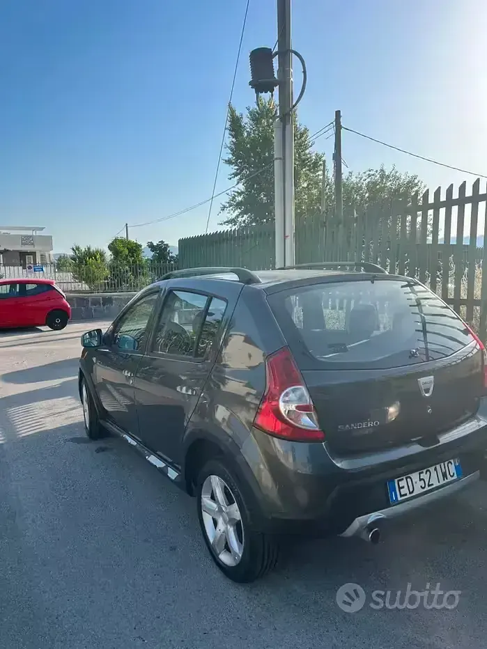 Usata Dacia Sandero Stepway 84 CV (61 kW) 2011 Grigio Berlina