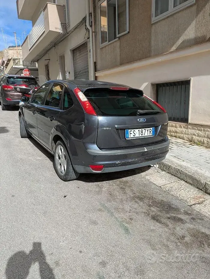 Usata Ford Focus 90 CV (66 kW) 2007 Grigio Berlina