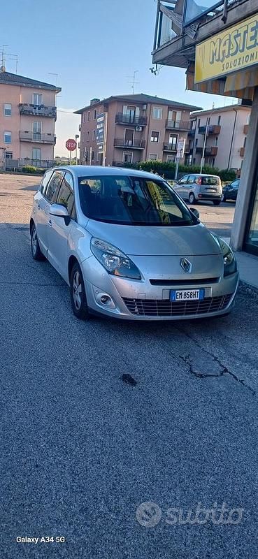 Usata Renault Scénic III 131 CV (96 kW) 2012 Grigio Monovolume