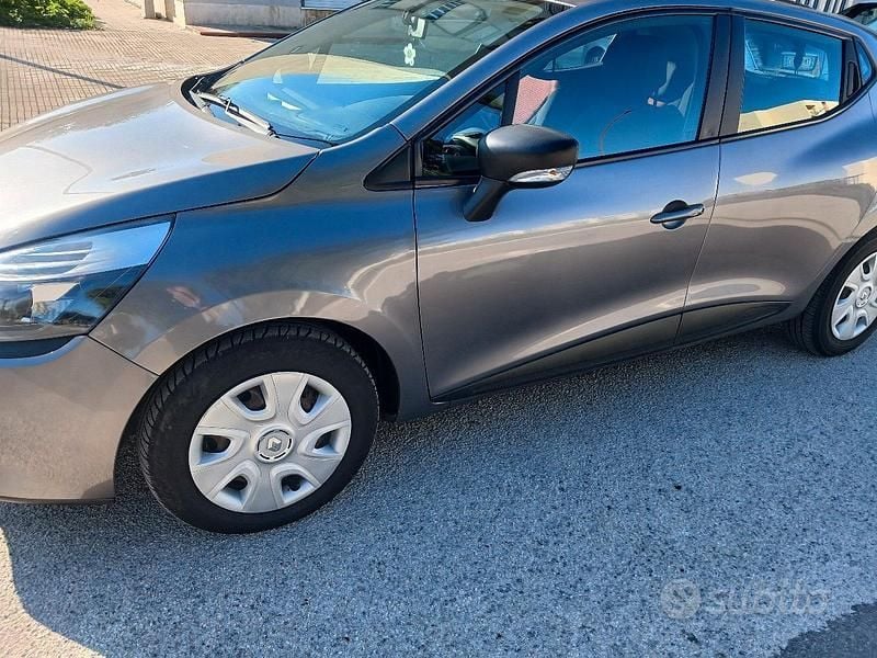 Usata Renault Clio IV 75 CV (55 kW) 2015 Grigio Berlina