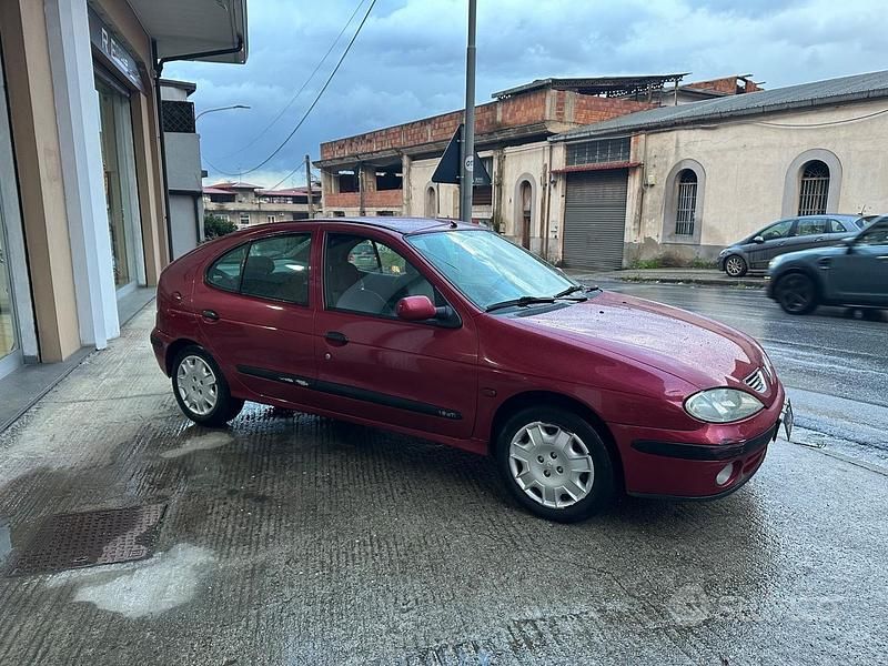 Usata Renault Mégane 97 CV (71 kW) 1999 Rosso Berlina