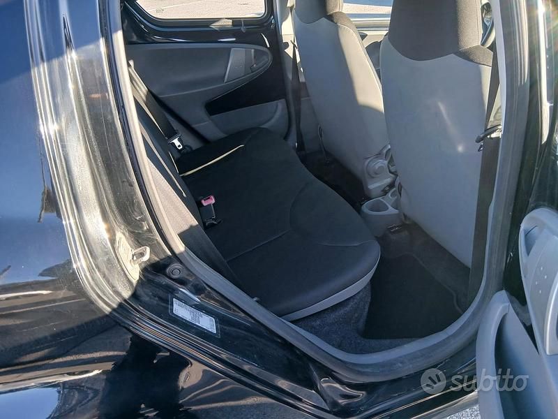 Usata Toyota Aygo 68 CV (50 kW) 2010 Nero Utilitaria