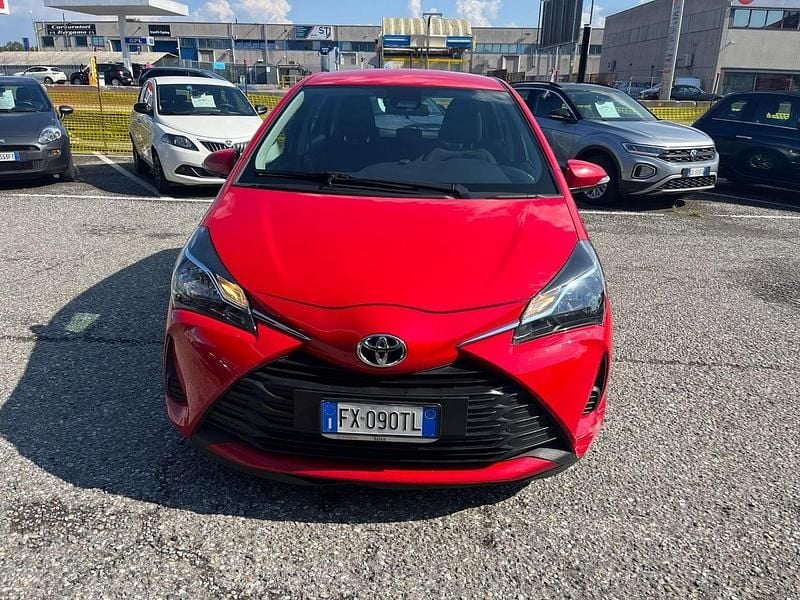 Usata Toyota Yaris Active 72 CV (52 kW) 2019 Rosso Utilitaria