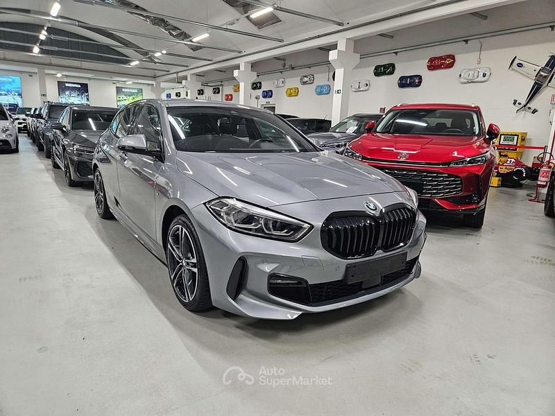 Usata BMW 118 M Sport 136 CV (100 kW) 2024 Skyscraper grey met. Utilitaria