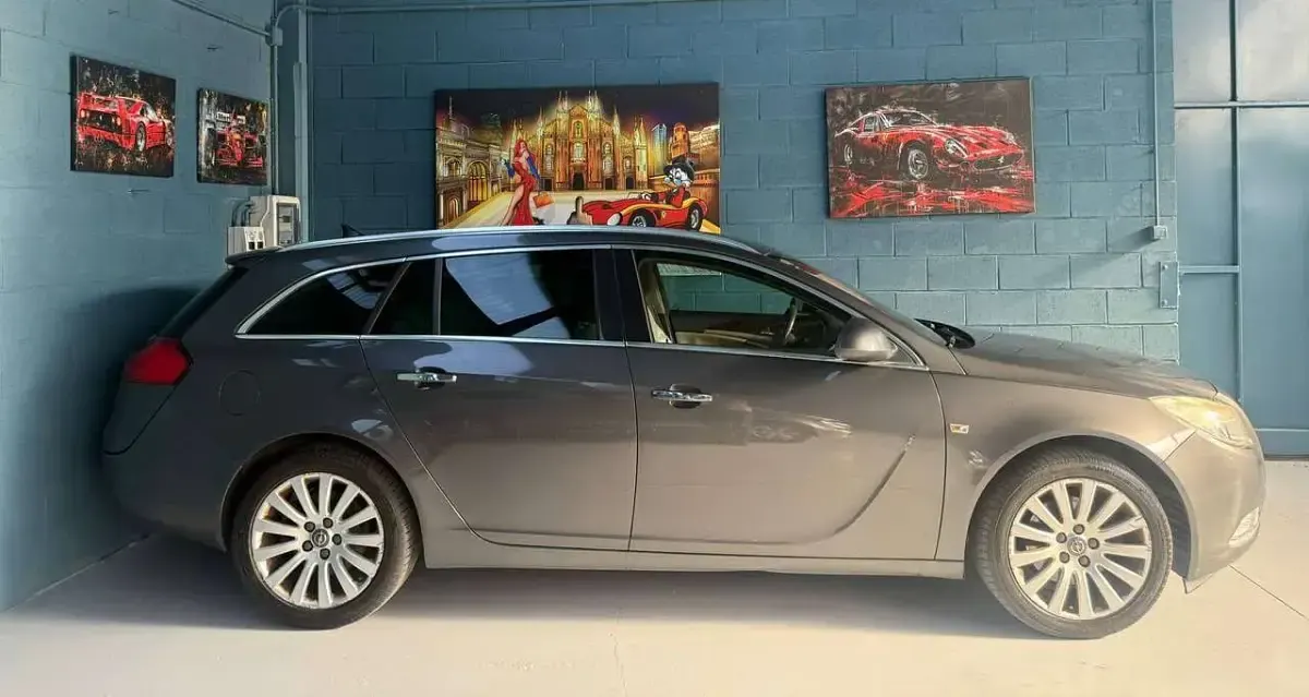 Usata Opel Insignia 160 CV (117 kW) 2011 Grigio Station wagon