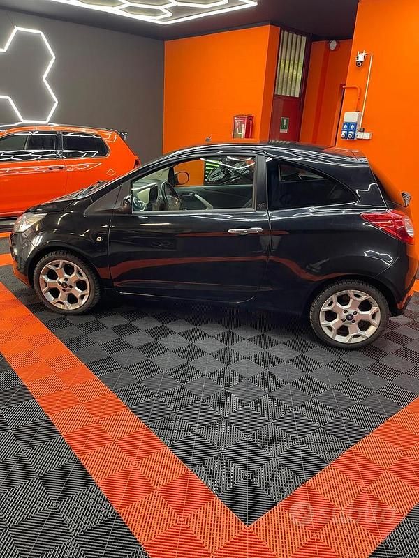 Usata Ford Ka Titanium 69 CV (50 kW) 2015 Nero Utilitaria