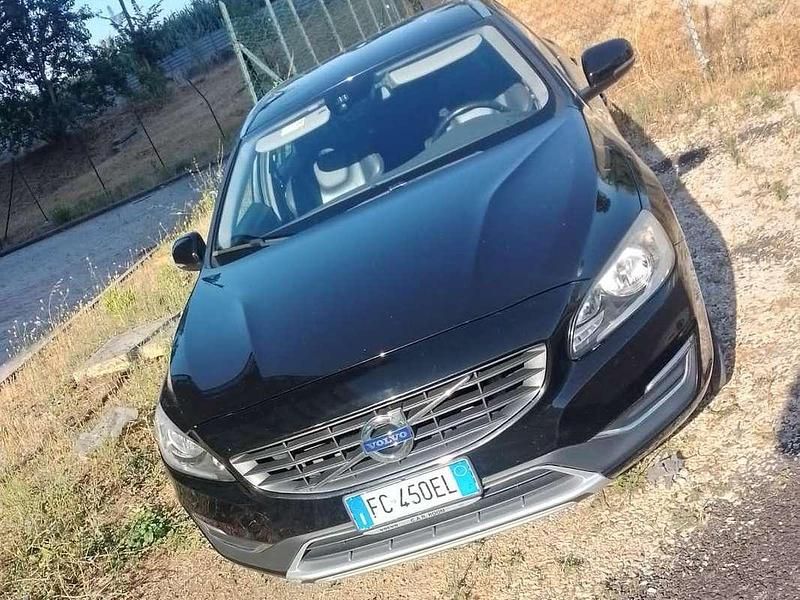 Usata Volvo V60 Ocean Race 120 CV (88 kW) 2016 Nero Station wagon