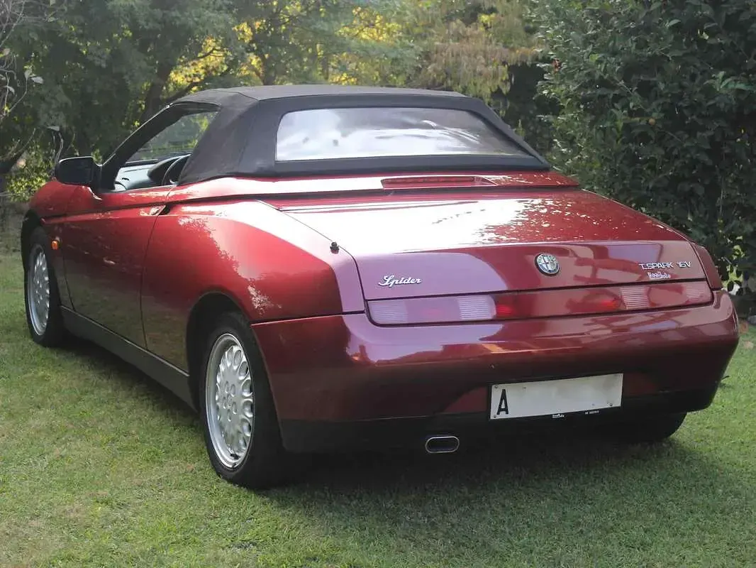 Usata Alfa Romeo Spider 150 CV (110 kW) 1996 Rosso Cabrio