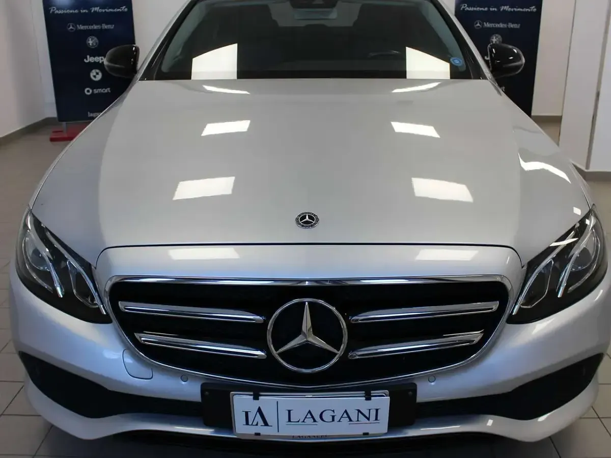Usata Mercedes E220 194 CV (142 kW) 2019 Argento Berlina