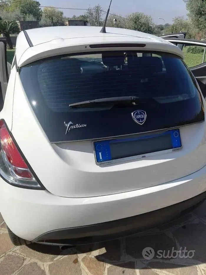 Usata Lancia Ypsilon 95 CV (69 kW) 2013 Bianco Utilitaria
