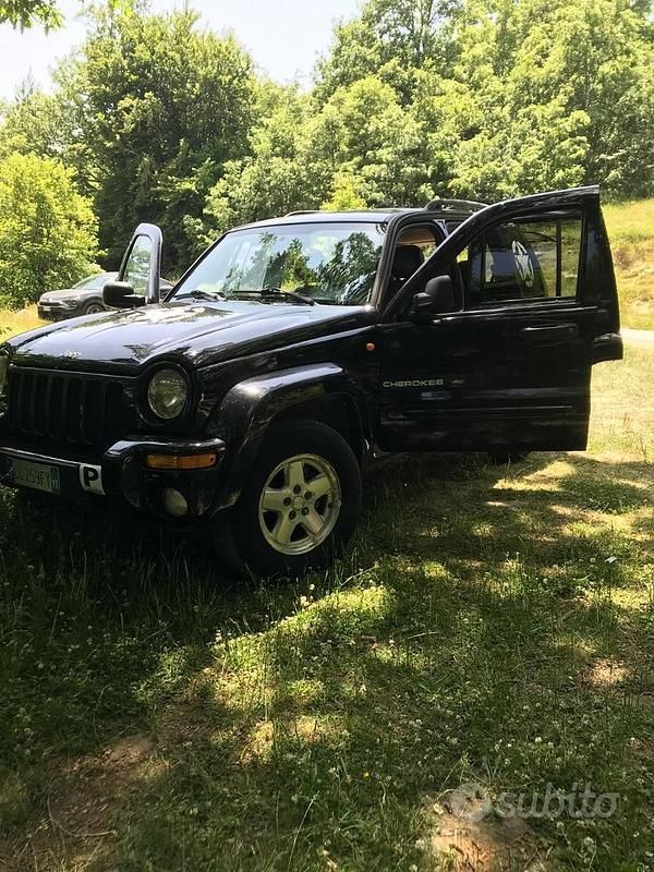 Usata Jeep Cherokee 143 CV (105 kW) 2003 Nero SUV