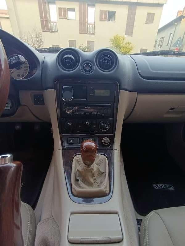 Usata Mazda MX5 110 CV (80 kW) 2000 Cabrio