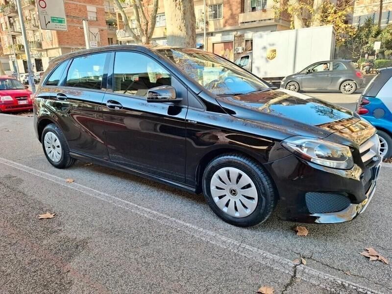 Usata Mercedes B160 102 CV (75 kW) 2018 Nero Monovolume