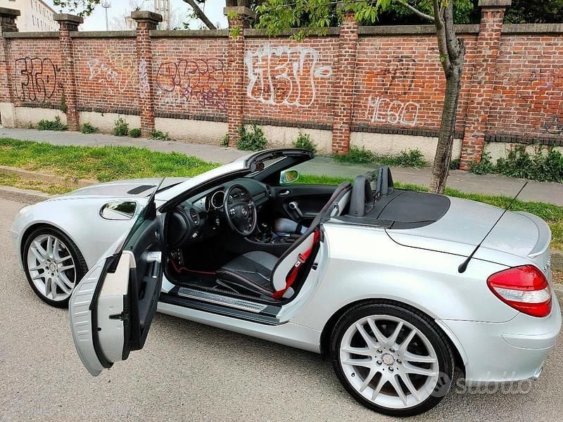 Usata Mercedes SLK200 163 CV (119 kW) 2008 Grigio Cabrio