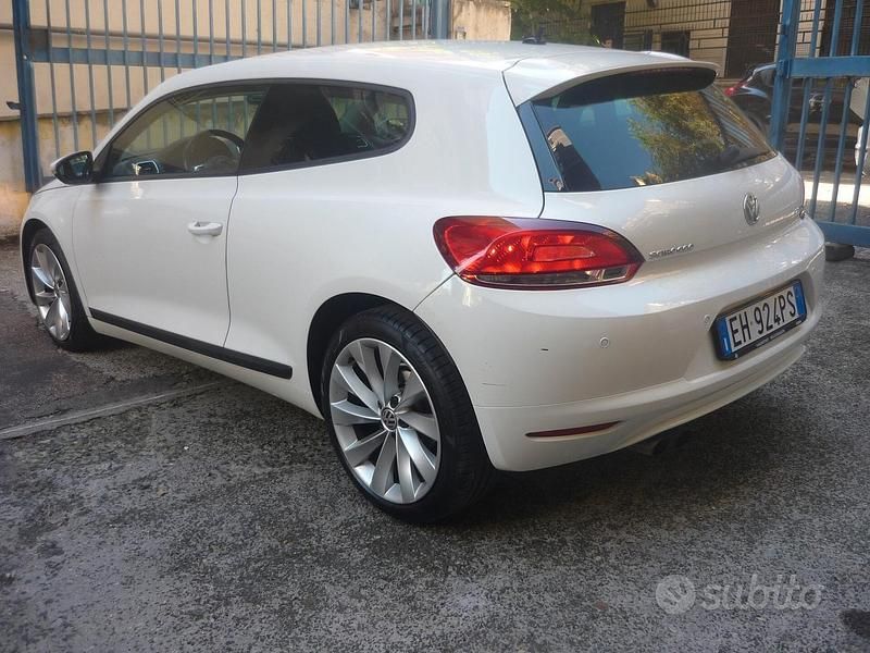 Usata VW Scirocco 140 CV (102 kW) 2011 Bianco Coupé