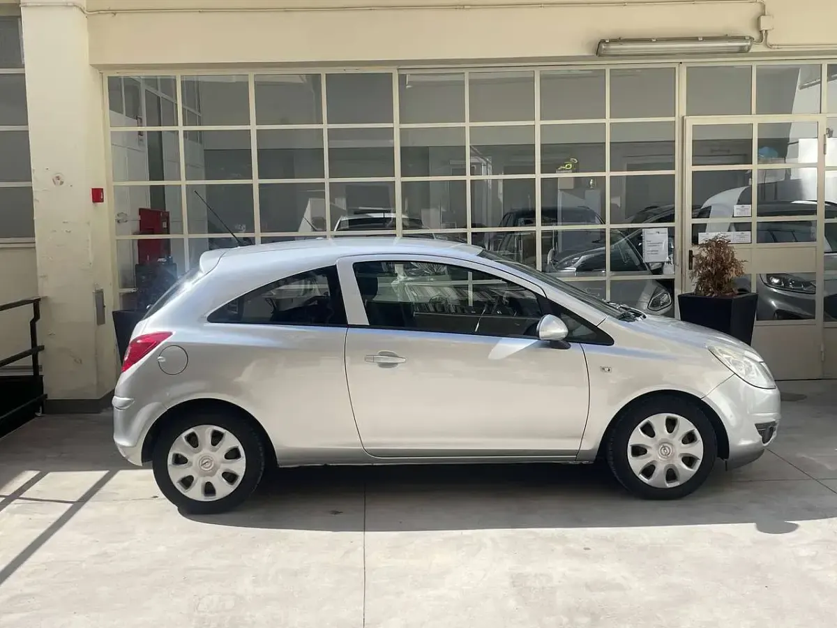 Usata Opel Corsa 86 CV (63 kW) 2013 Argento Utilitaria