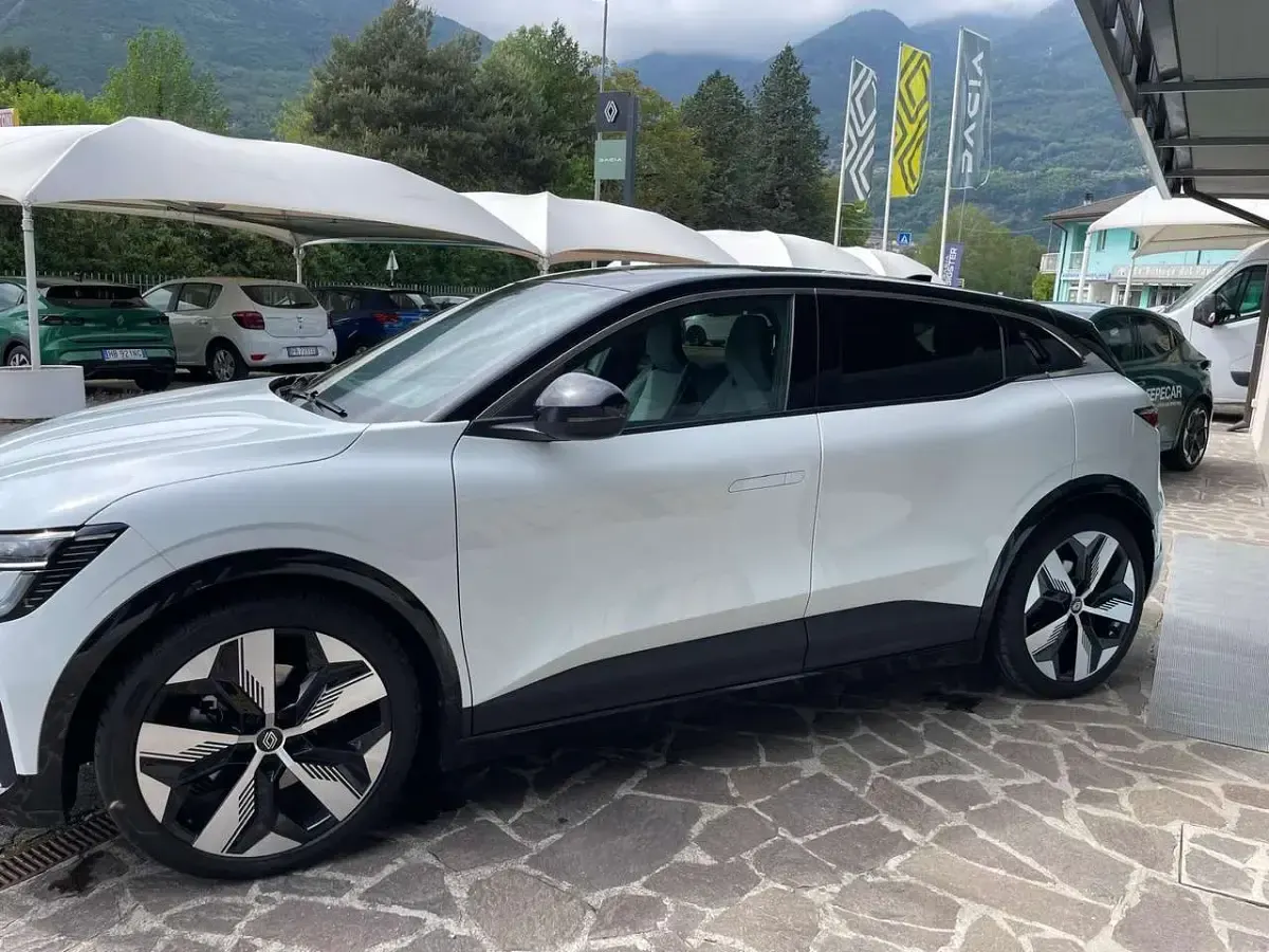 Usado Renault Megane E-Tech Techno 55 kW (75 CV) 2023 Blanco Berlina