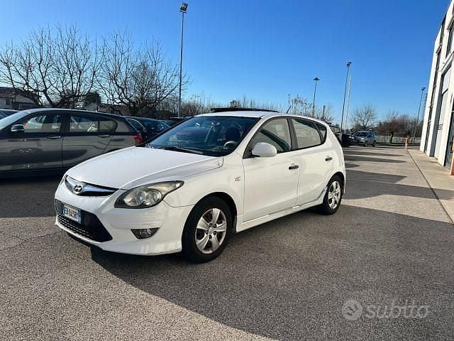 Usata Hyundai i30 Active 109 CV (80 kW) 2011 Bianco Berlina