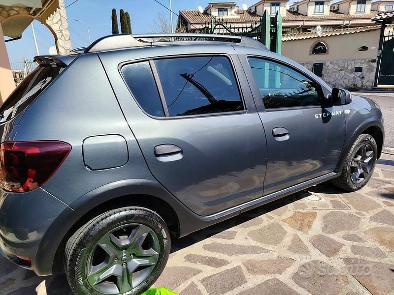 Usata Dacia Sandero Stepway 90 CV (66 kW) 2017 Grigio Utilitaria