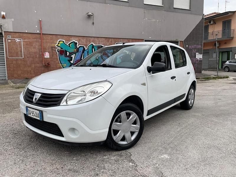 Usata Dacia Sandero Ambiance 70 CV (51 kW) 2009 Bianco Berlina