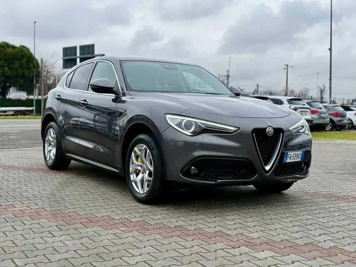 Usata Alfa Romeo Stelvio 209 CV (153 kW) 2018 Grigio SUV