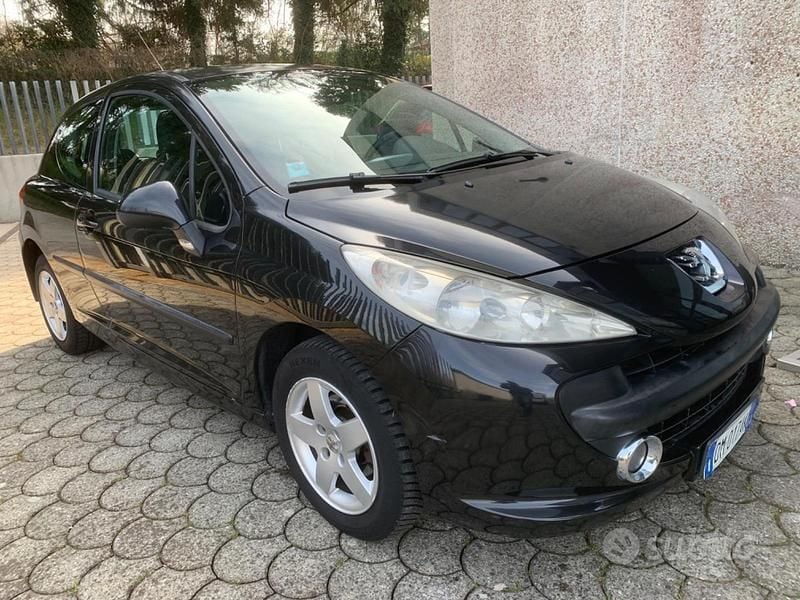 Usata Peugeot 207 88 CV (64 kW) 2007 Nero Berlina