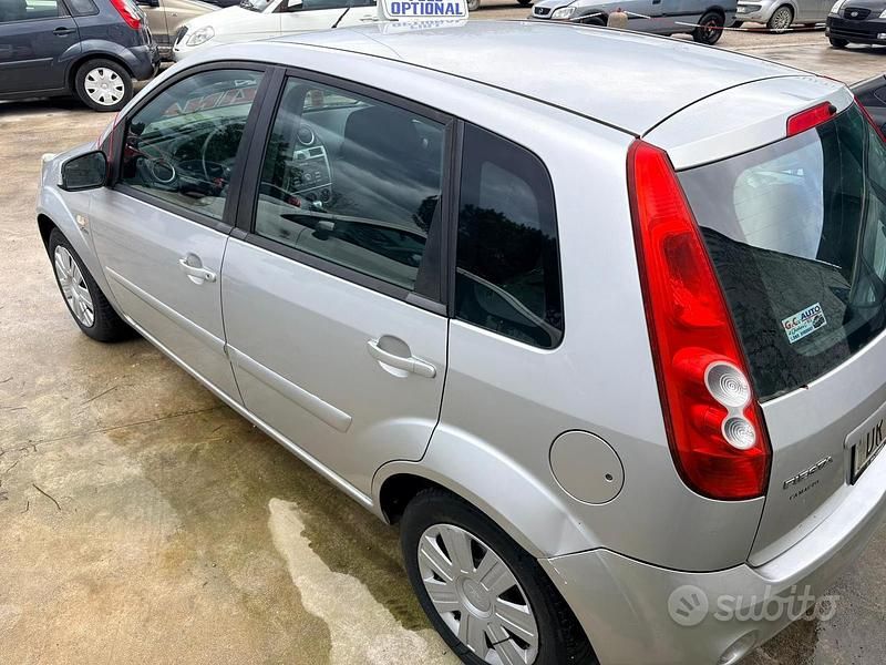 Usata Ford Fiesta 2008 Grigio Utilitaria