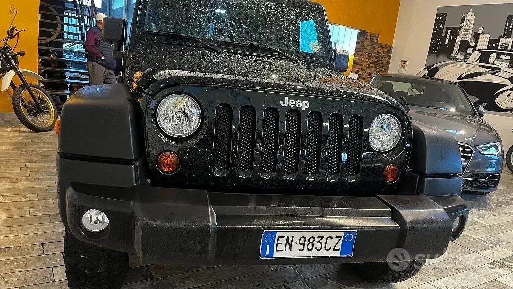 Usata Jeep Wrangler Sahara 200 CV (147 kW) 2012 Nero SUV