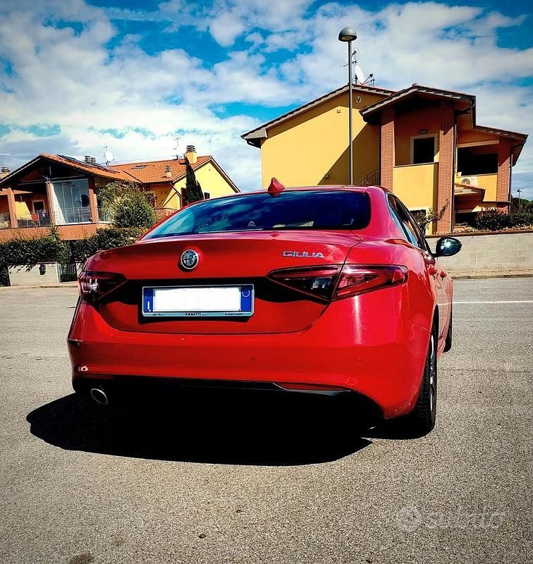 Usata Alfa Romeo Giulia 150 CV (110 kW) 2017 Rosso Berlina