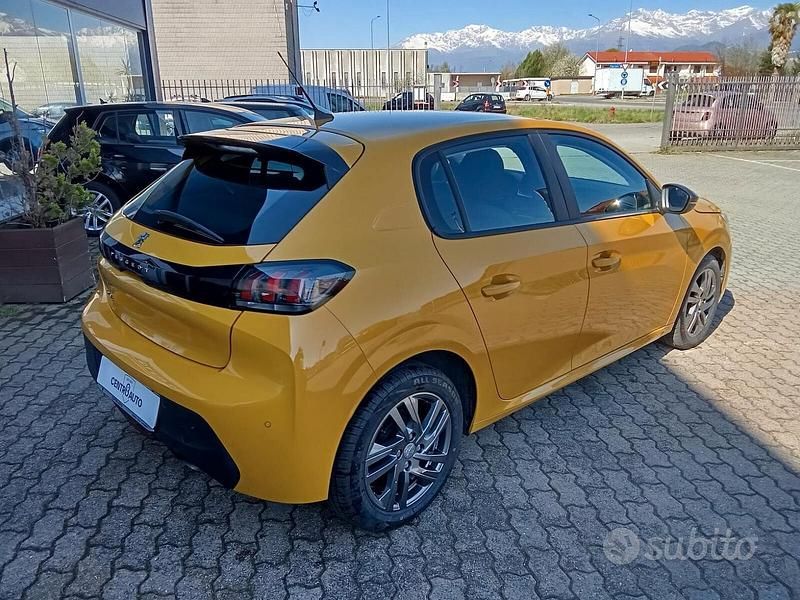 Usata Peugeot 208 Active 101 CV (74 kW) 2022 Giallo Utilitaria