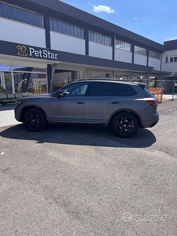 Usata VW Touareg Elegance 231 CV (169 kW) 2023 Grigio SUV
