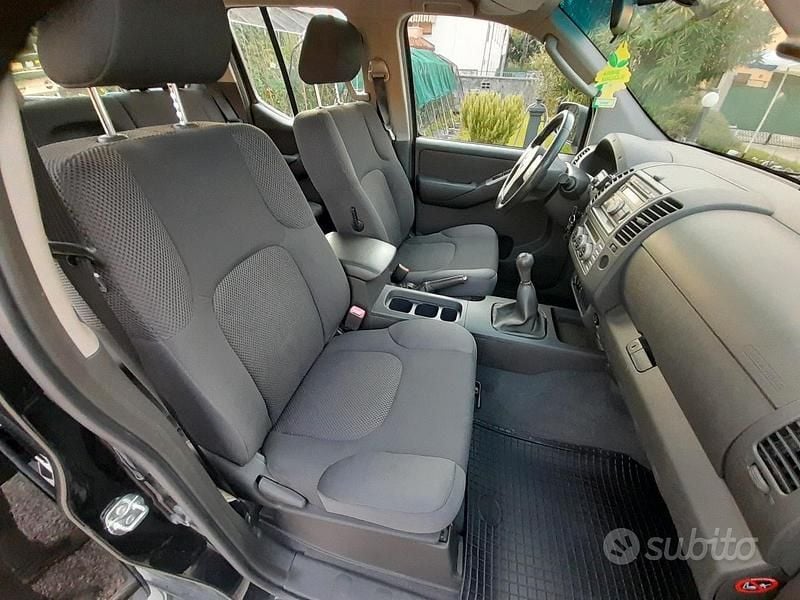 Usata Nissan Navarra 171 CV (125 kW) 2007 Nero SUV