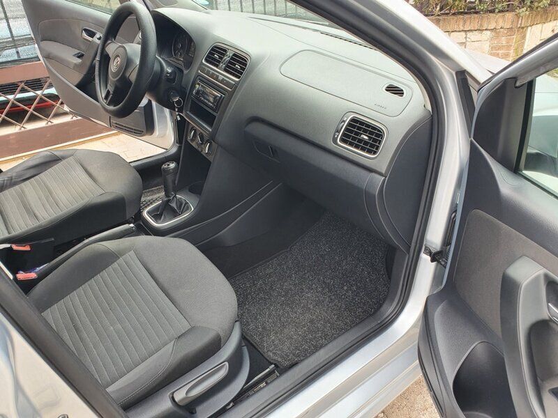 Usata VW Polo Comfortline 82 CV (60 kW) 2011 Argento Berlina