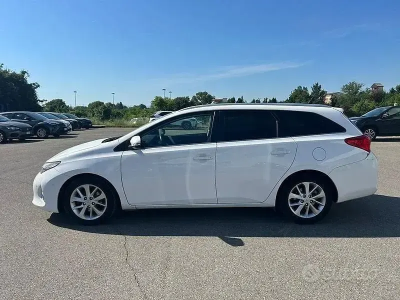 Usata Toyota Auris Lounge 90 CV (66 kW) 2014 Bianco Station wagon