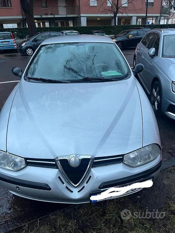 Usata Alfa Romeo 156 Distinctive 105 CV (77 kW) 2000 Grigio Berlina