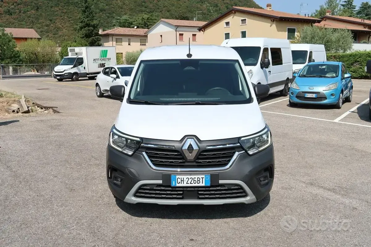 Usata Renault Kangoo 116 CV (85 kW) 2022 Bianco Monovolume